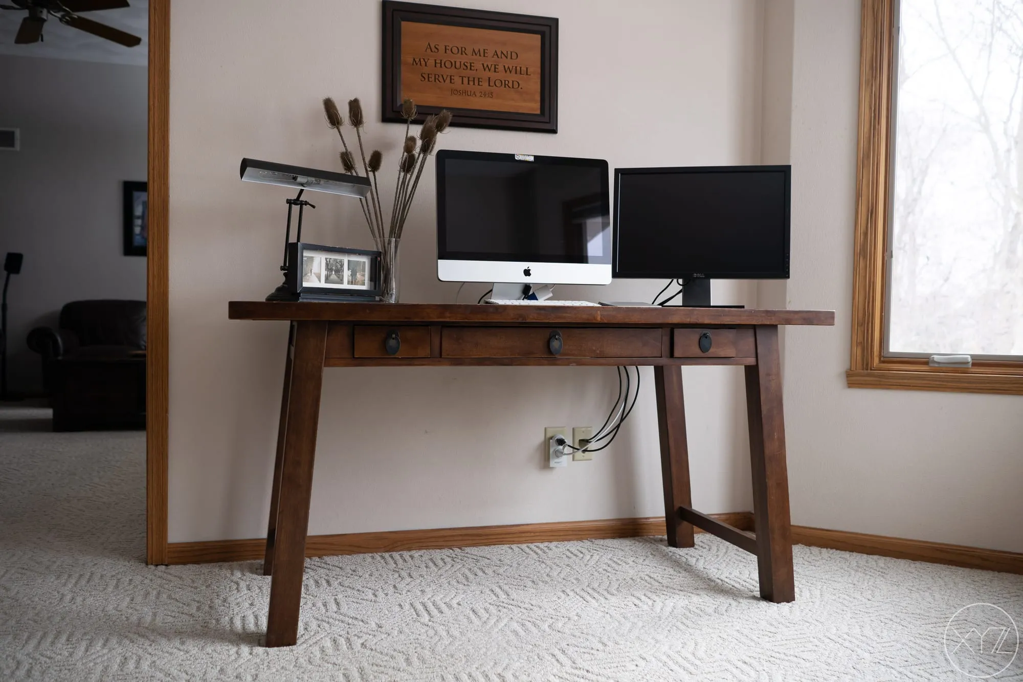 Finished desk with cables hidden behind it